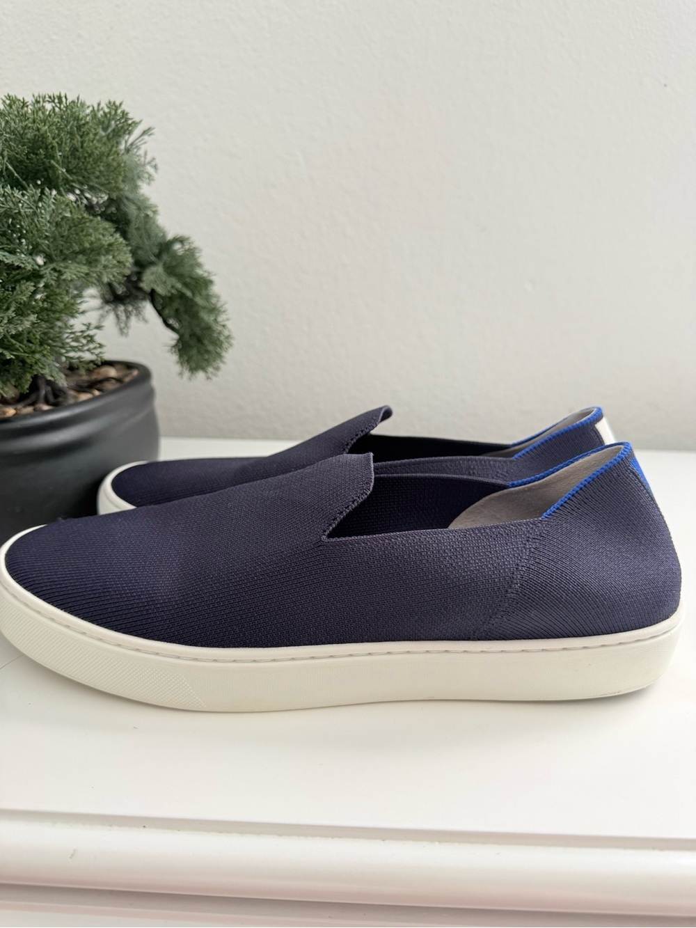 Rothy's sneakers women size 10.5 Navy Knit Slip-On with White Sole and Blue - Picture 5 of 8